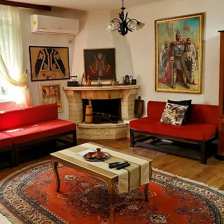 Unique Traditional House, Hosted By J&g *