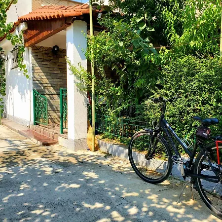 Unique Traditional House, Hosted By J&g *