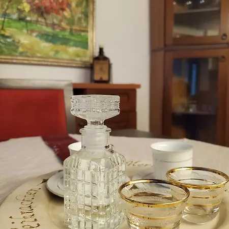 Unique Traditional House, Hosted By J&g * تيرانا