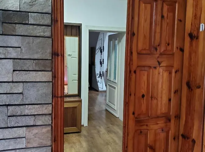Unique Traditional House, Hosted By J&g 别墅 地拉那