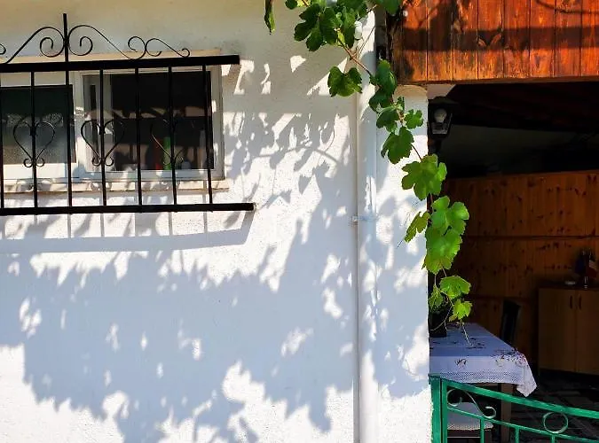 别墅 Unique Traditional House, Hosted By J&g 地拉那
