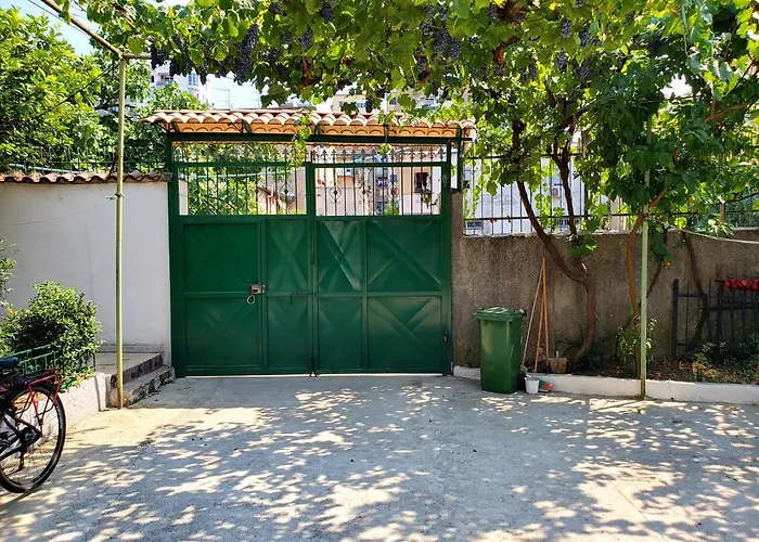 Unique Traditional House, Hosted By J&g 别墅