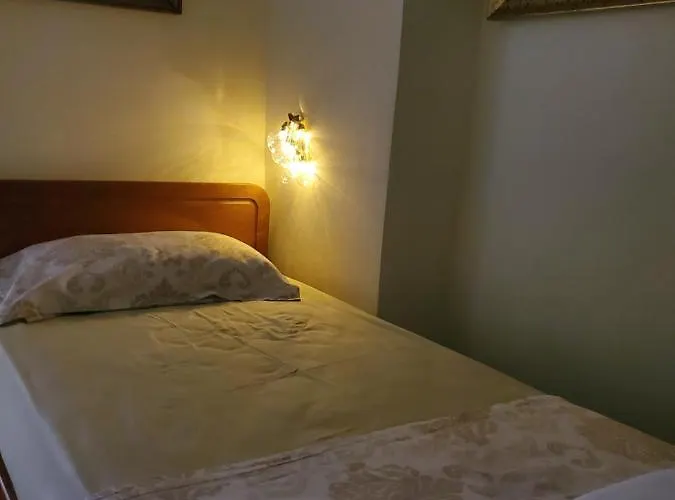 Unique Traditional House, Hosted By J&g *
