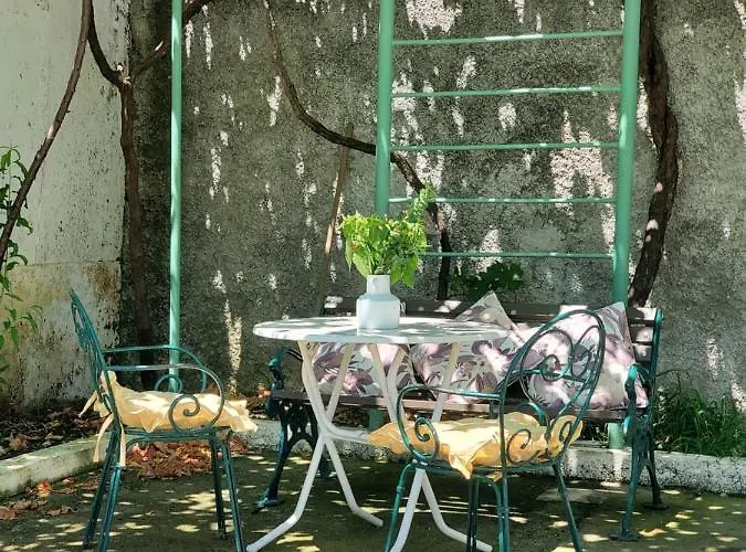 Unique Traditional House, Hosted By J&g 别墅 地拉那