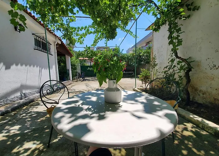 Unique Traditional House, Hosted By J&g * 地拉那